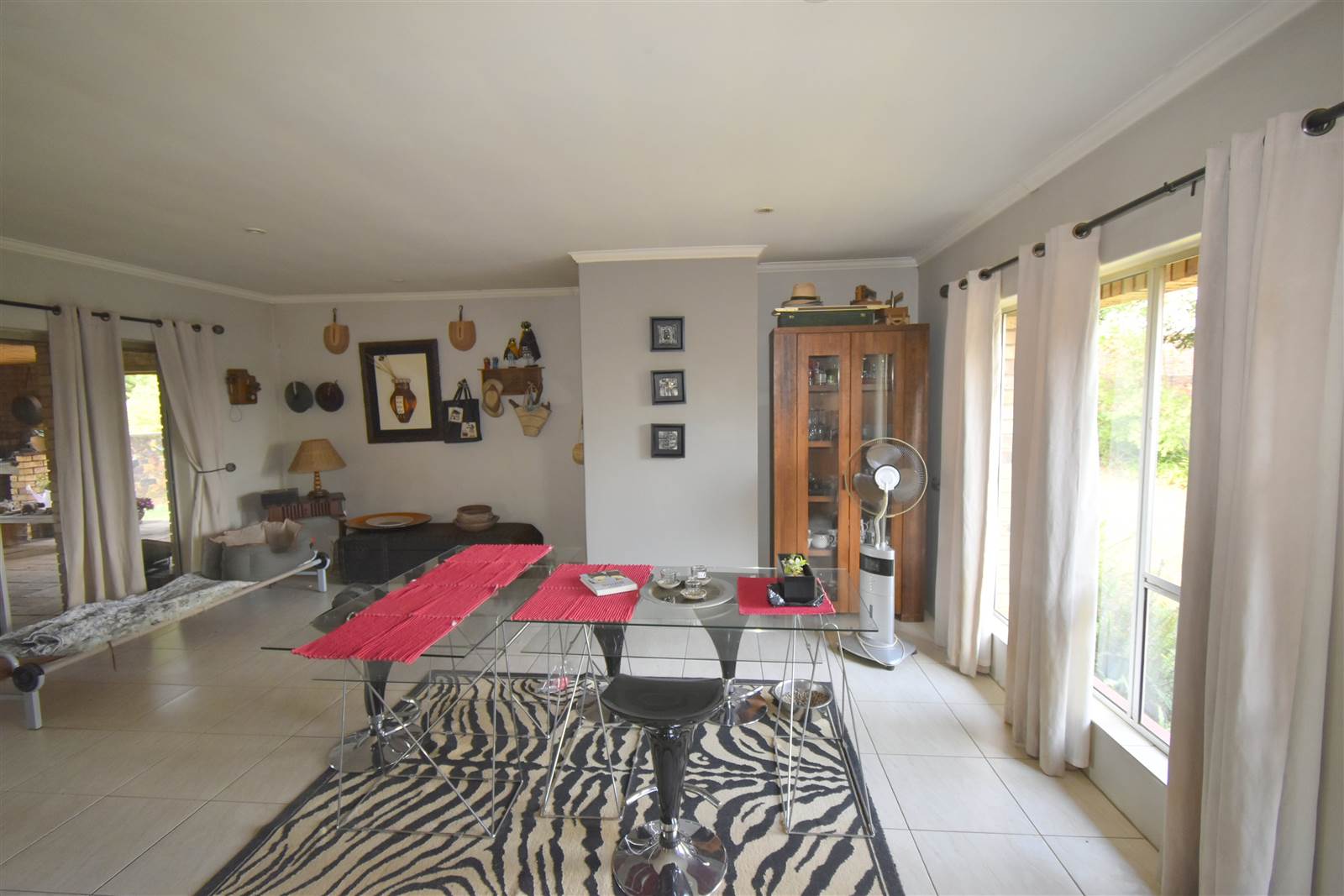 4 Bed House in Waterkloof Heights photo number 2