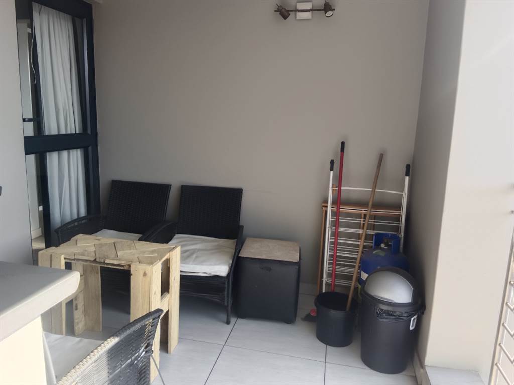 2 Bed Flat in Sebenza photo number 6