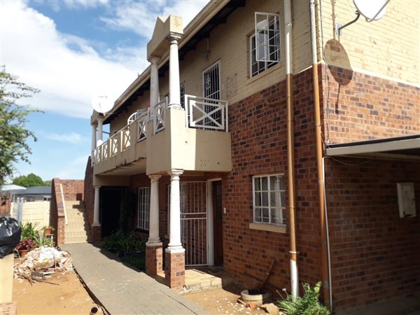 2 Bed Townhouse in Ehrlich Park
