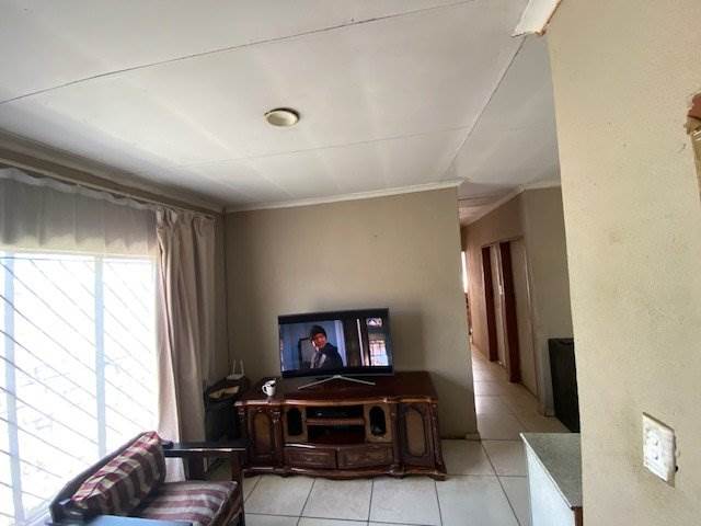 3 Bed House in Klipfontein View photo number 6