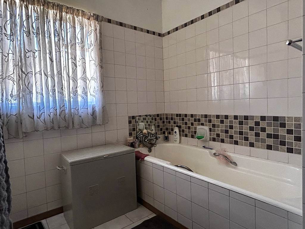 3 Bed Apartment in Potchefstroom Central photo number 16