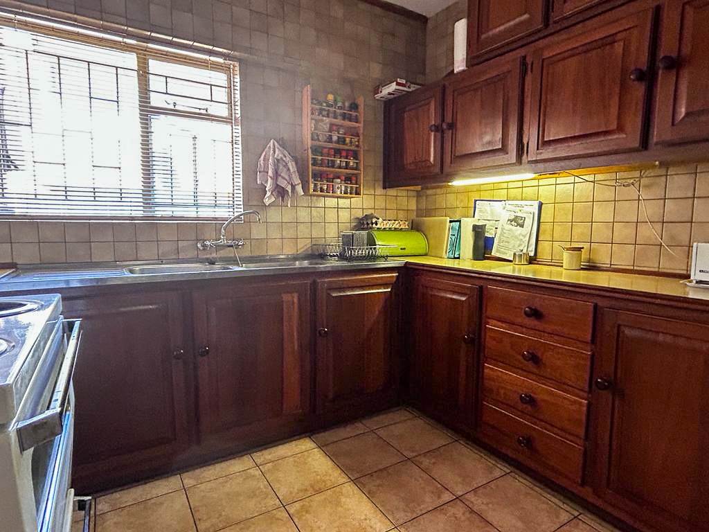 3 Bed Apartment in Potchefstroom Central photo number 11