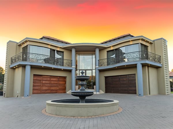 5 Bedroom House 5 Bedroom House