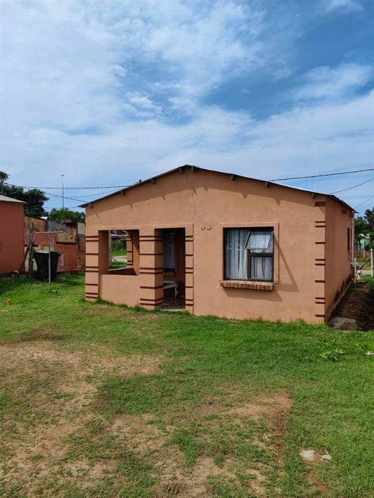 2 Bed House in Uitenhage Central photo number 1