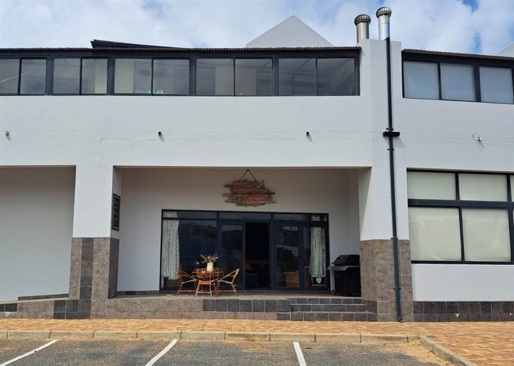 138  m² Commercial space in Stilbaai photo number 4