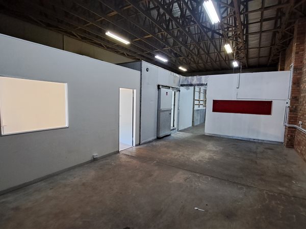 180  m² Industrial space in Alton