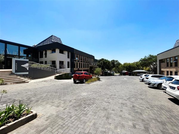 386  m² Commercial space in Bryanston