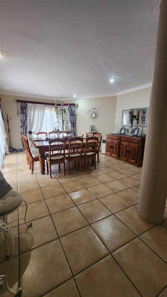 5 Bed House in Garsfontein photo number 6