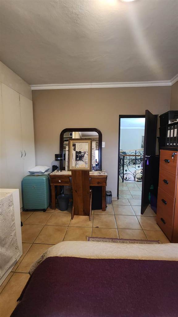 5 Bed House in Garsfontein photo number 17