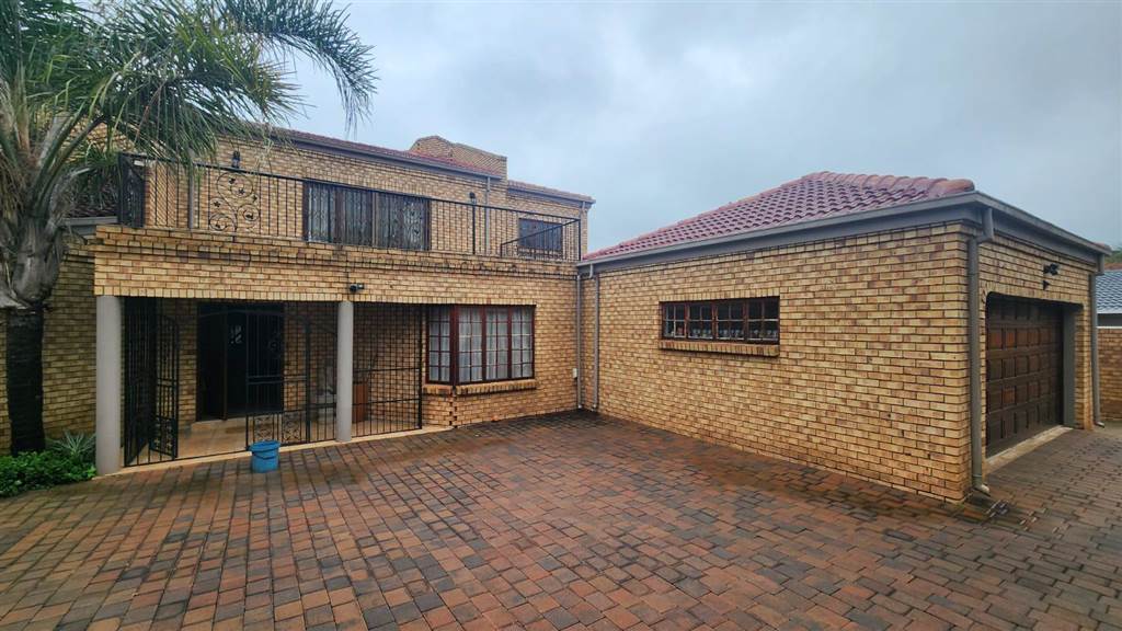 5 Bed House in Garsfontein photo number 30