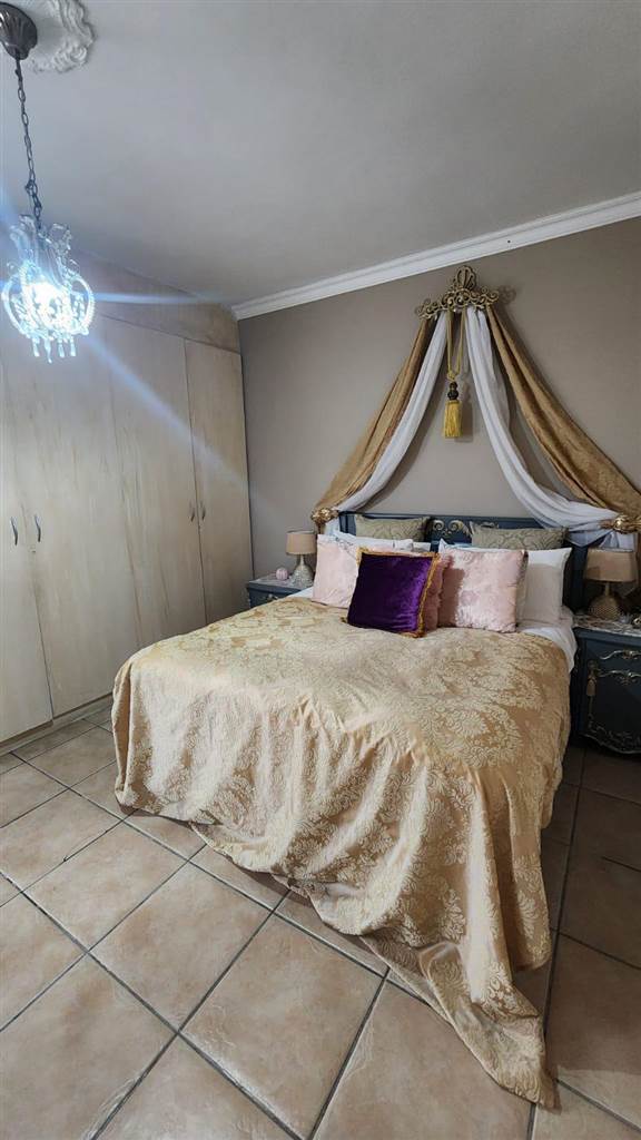 5 Bed House in Garsfontein photo number 15