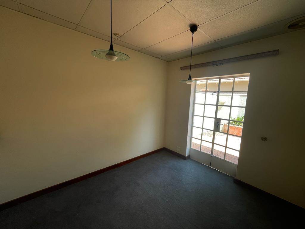 600  m² Commercial space in Rosebank photo number 17