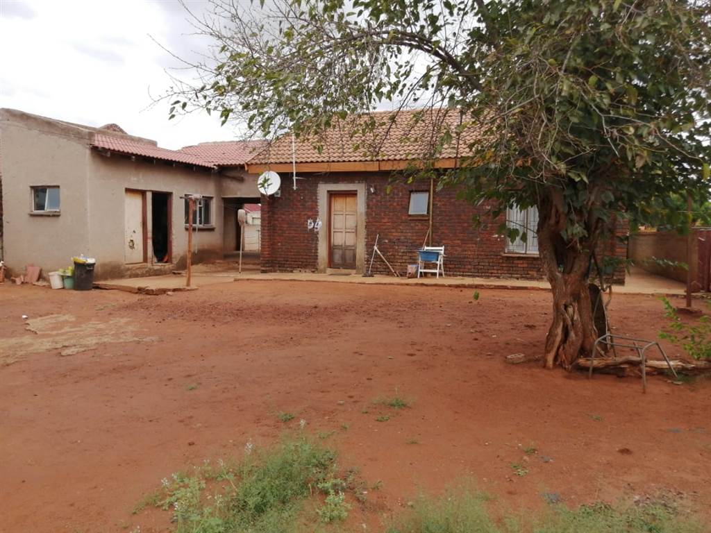 3 Bed House in Lebowakgomo photo number 5