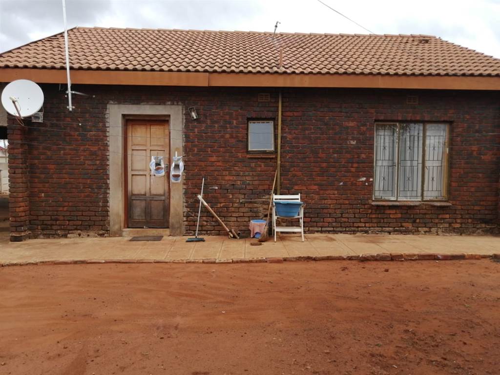 3 Bed House in Lebowakgomo photo number 3