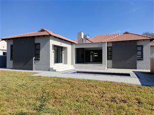 4 Bed House in Pebble Rock