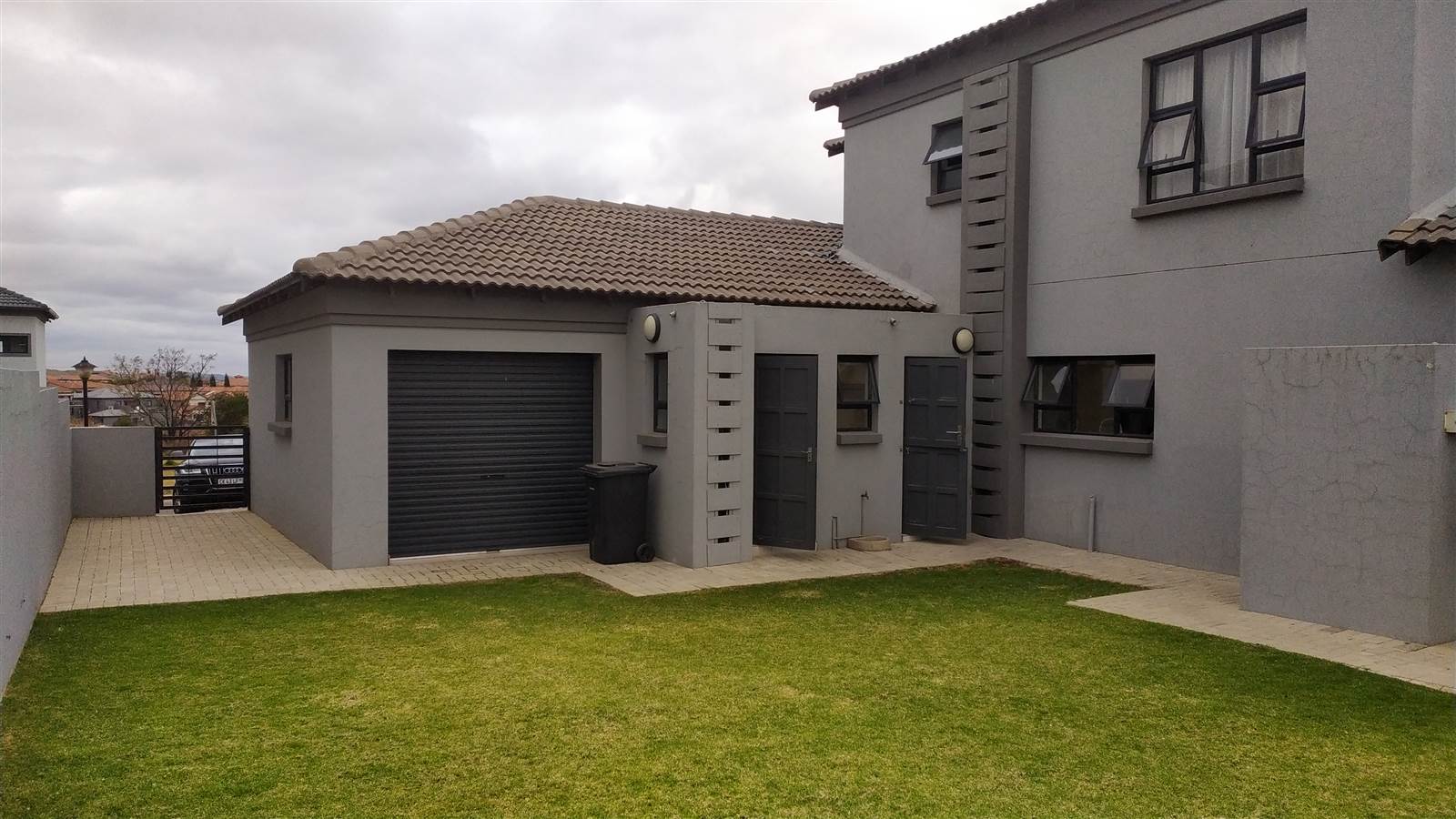 4 Bed House in Blue Valley Golf Estate photo number 21