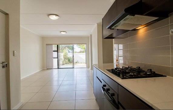 3 Bed Apartment in Greenstone Hill photo number 6