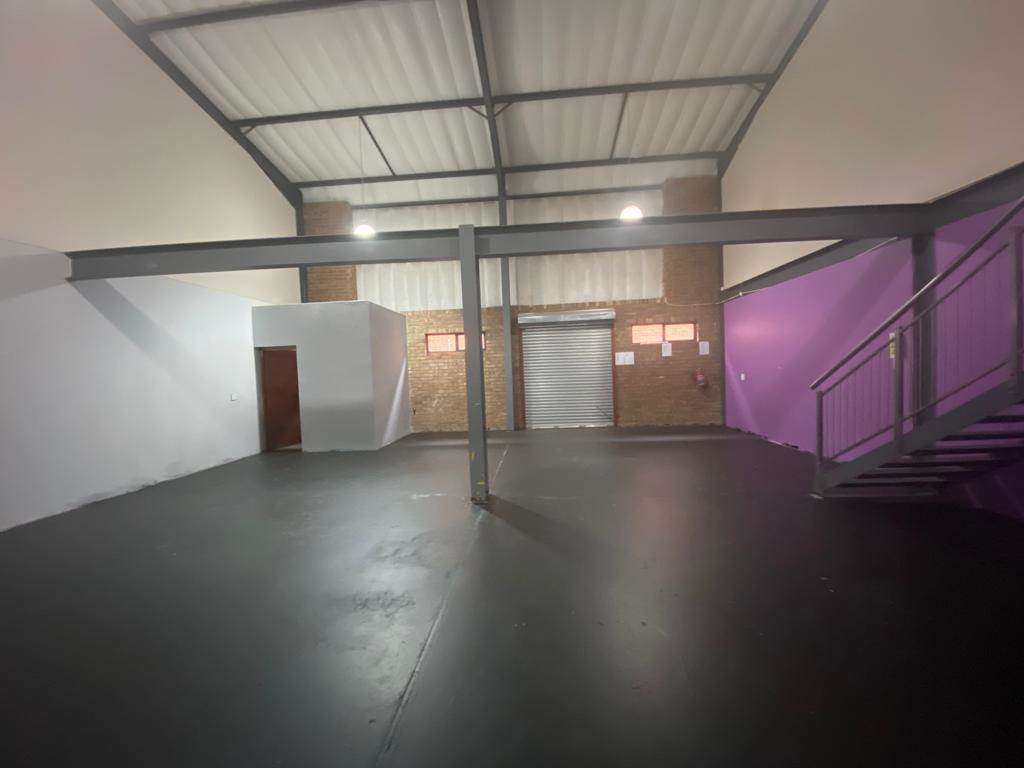 300  m² Commercial space in Witbank Central photo number 7