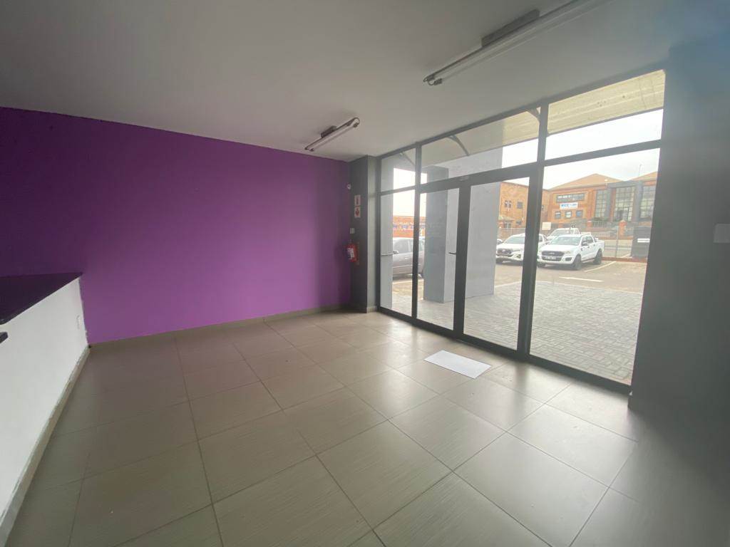 300  m² Commercial space in Witbank Central photo number 3