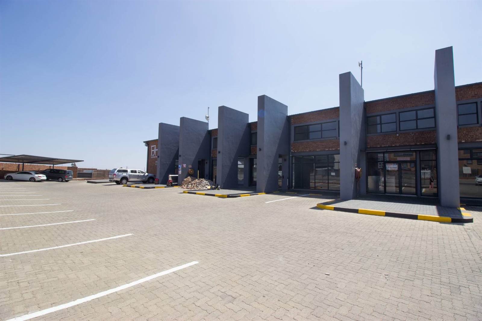 300  m² Commercial space in Witbank Central photo number 1