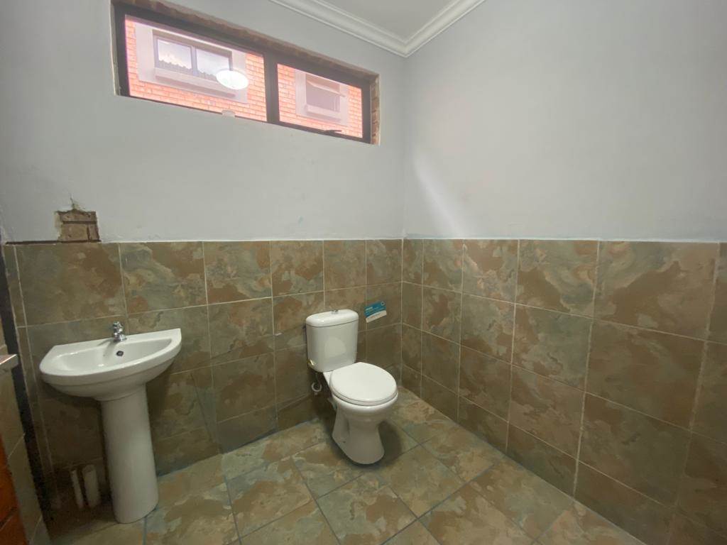 300  m² Commercial space in Witbank Central photo number 14