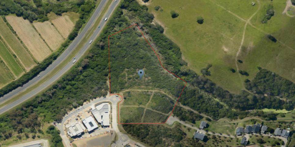 9300 m² Land available in Beacon Bay photo number 1