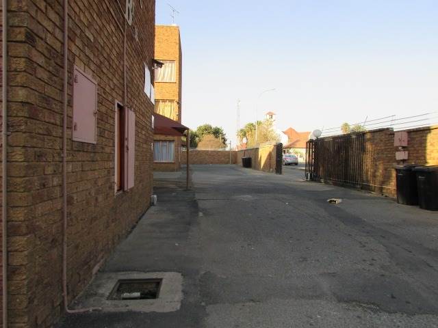 2 Bed Apartment in Brakpan Central photo number 21