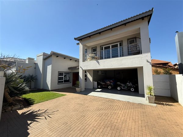 4 Bedroom House 4 Bedroom House