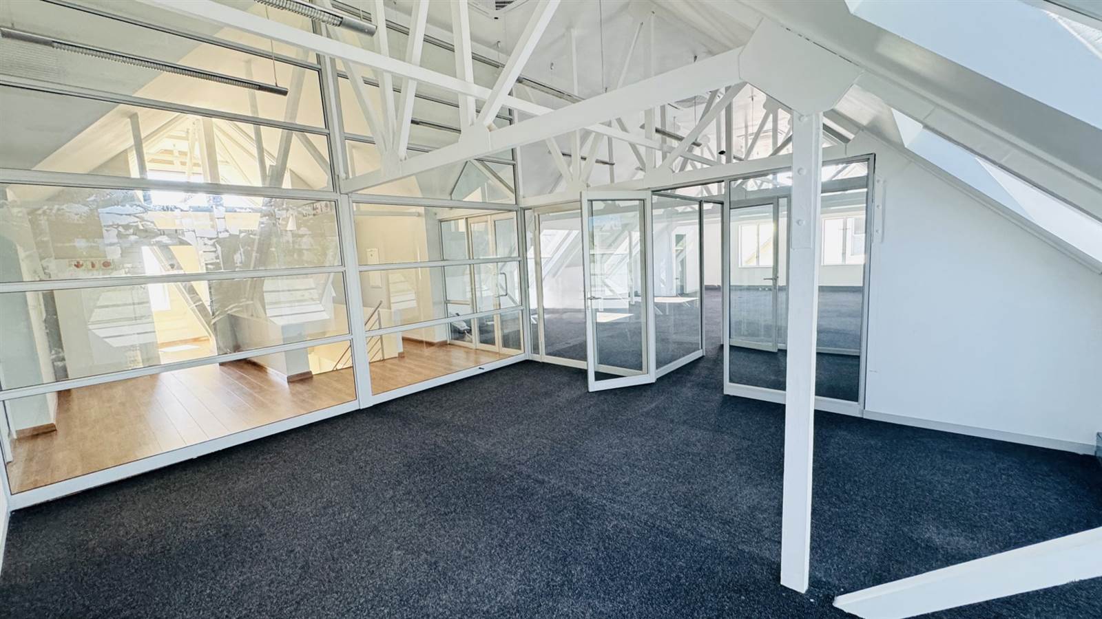 253  m² Office Space in Faerie Glen photo number 8