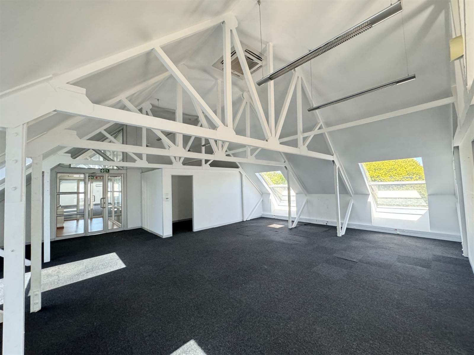 253  m² Office Space in Faerie Glen photo number 11