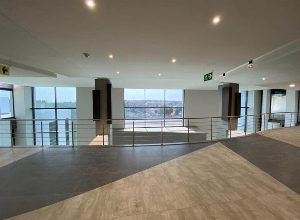 732  m² Commercial space in Doringkloof photo number 4