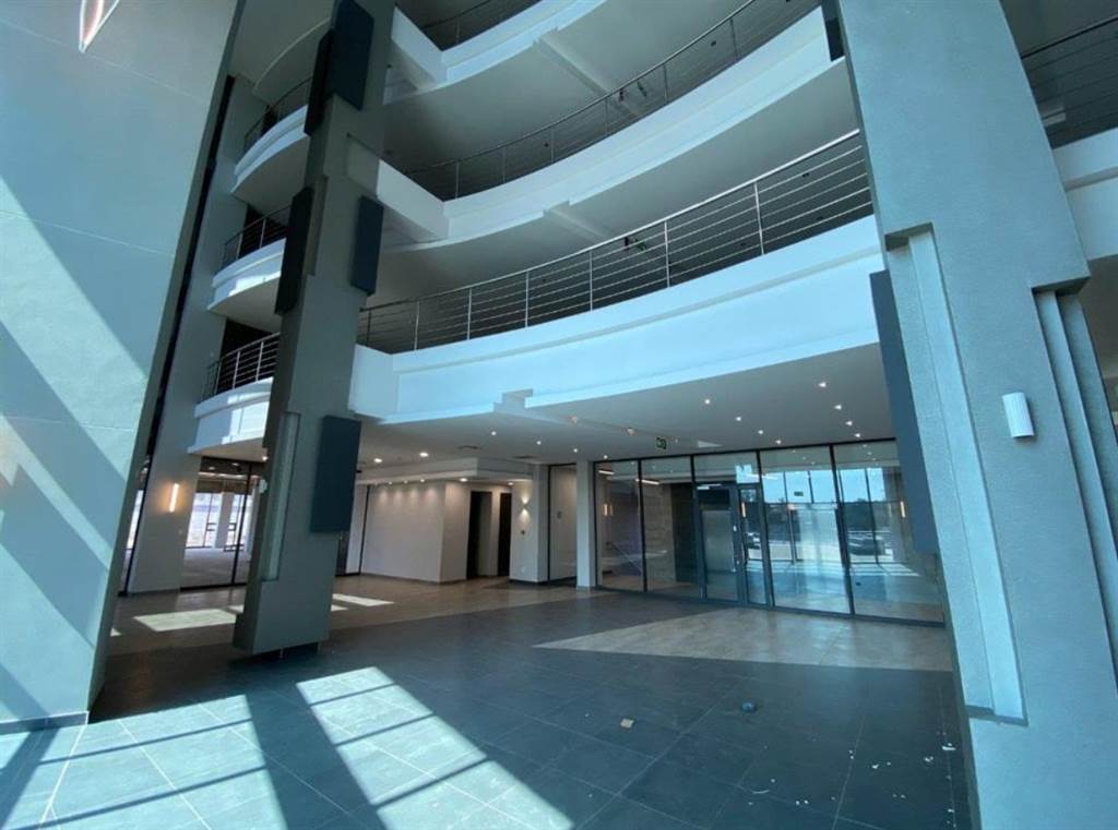 732  m² Commercial space in Doringkloof photo number 2