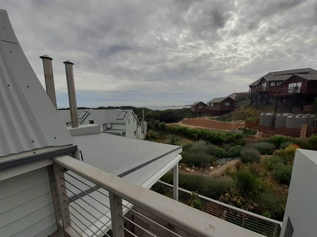 3 Bed Apartment in Brenton on Sea photo number 10