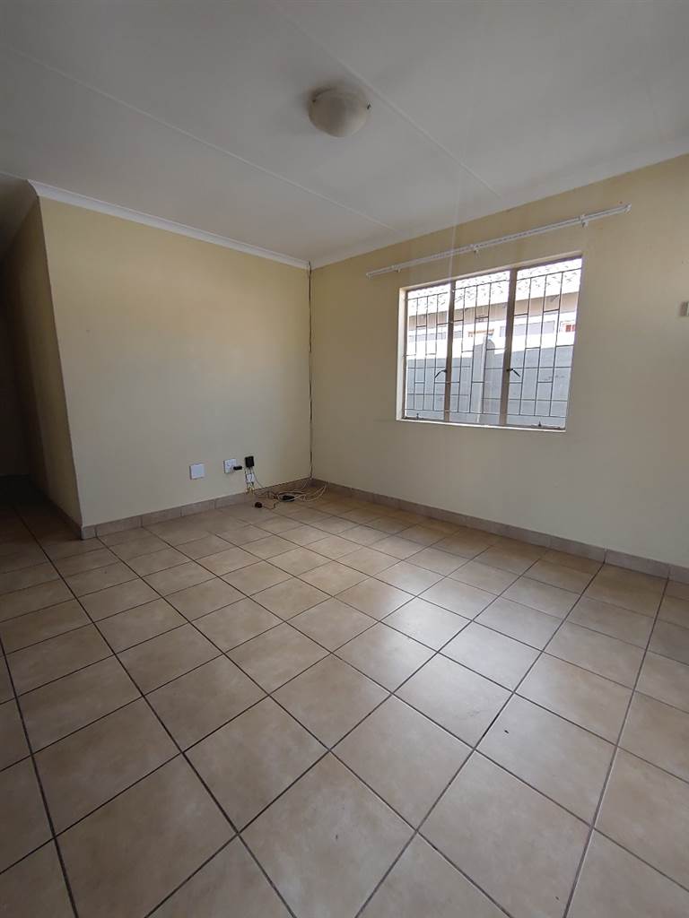3 Bed House in Leopards Rest Security Estate photo number 7