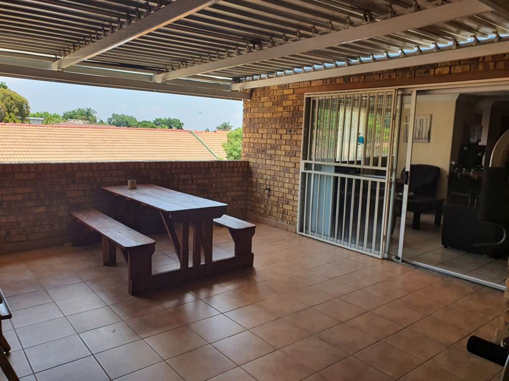 5 Bed Townhouse in Kempton Park Ext 4 photo number 21