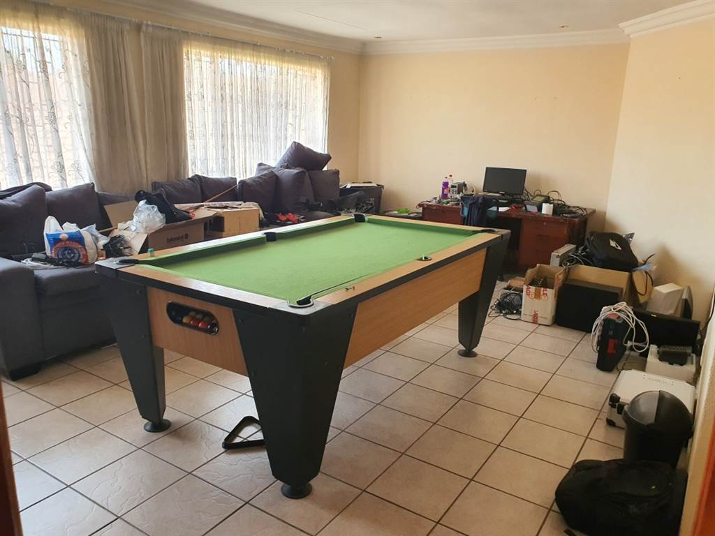 5 Bed Townhouse in Kempton Park Ext 4 photo number 11