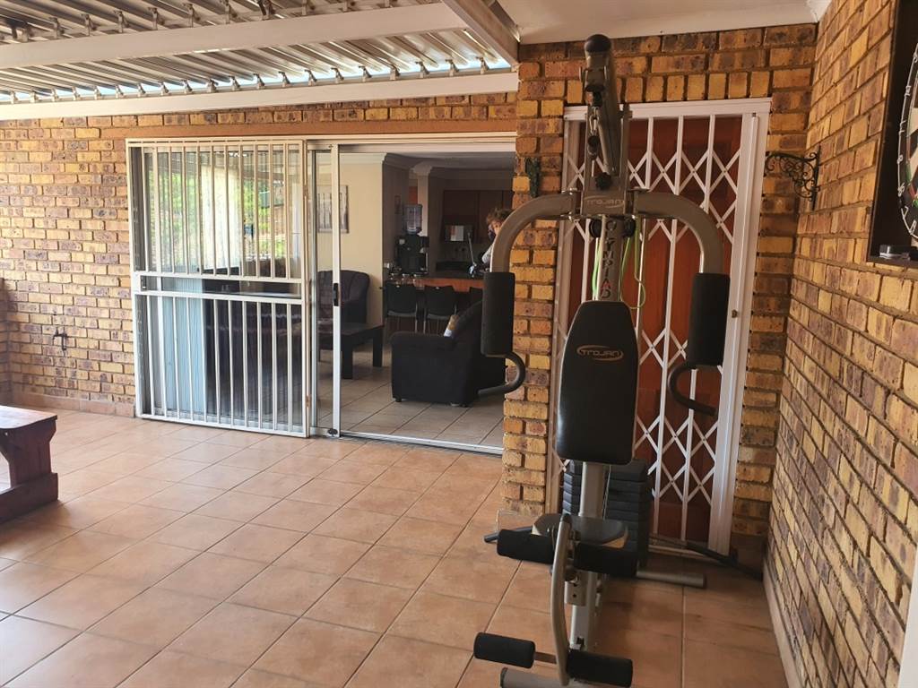 5 Bed Townhouse in Kempton Park Ext 4 photo number 22