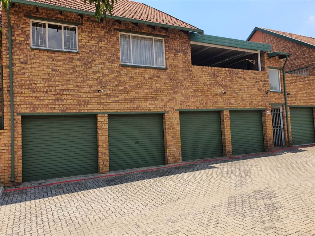 5 Bed Townhouse in Kempton Park Ext 4 photo number 24