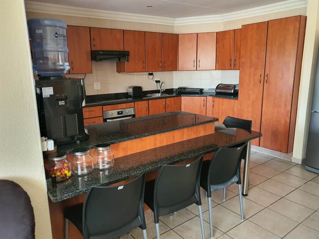 5 Bed Townhouse in Kempton Park Ext 4 photo number 9