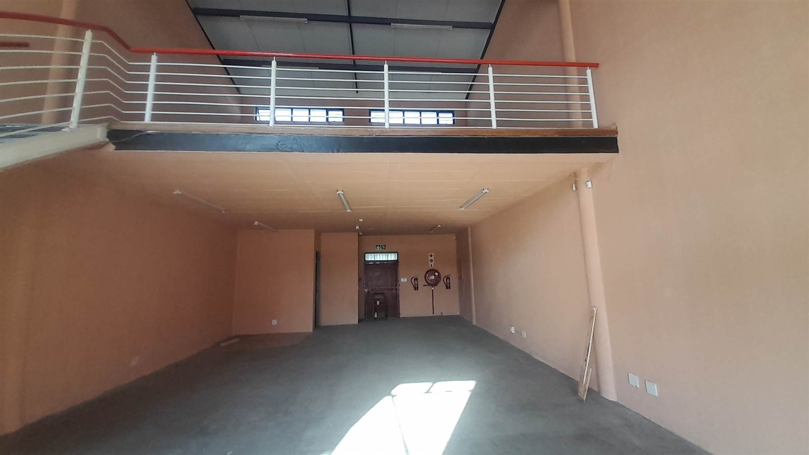 180  m² Commercial space in Rustenburg Central photo number 1