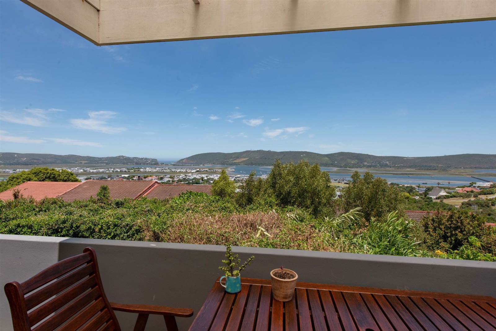 8 Bed House in Knysna Central photo number 11