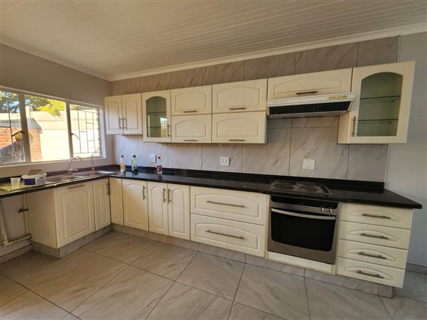 3 Bedroom Townhouse 3 Bedroom Townhouse