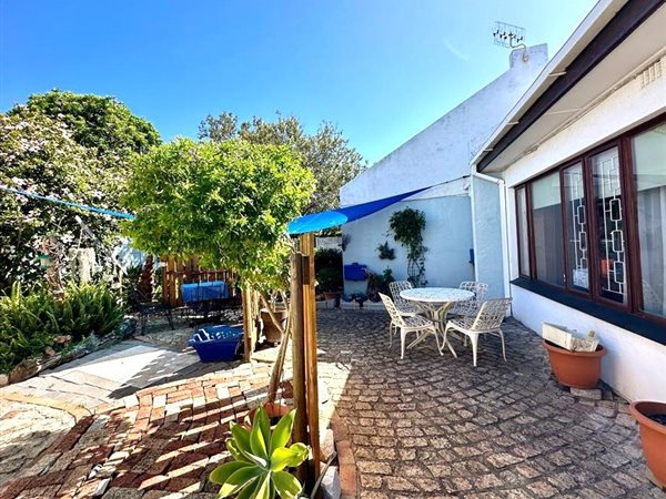 3 Bed House in Westcliff
