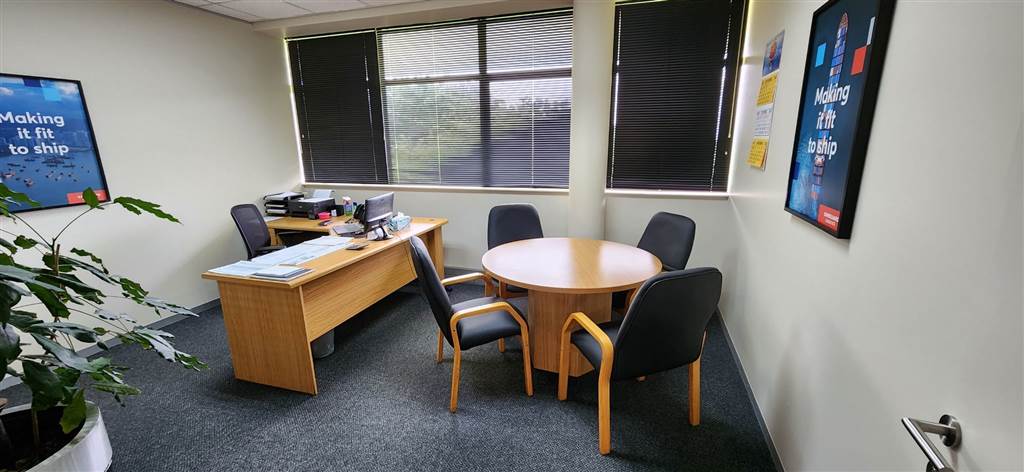 Office space in La Lucia photo number 4