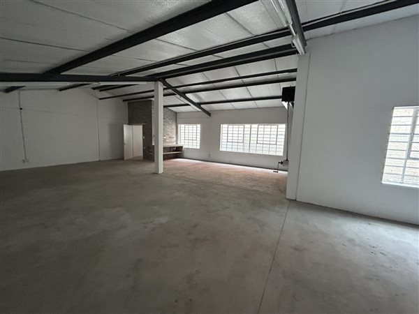121  m² Industrial space