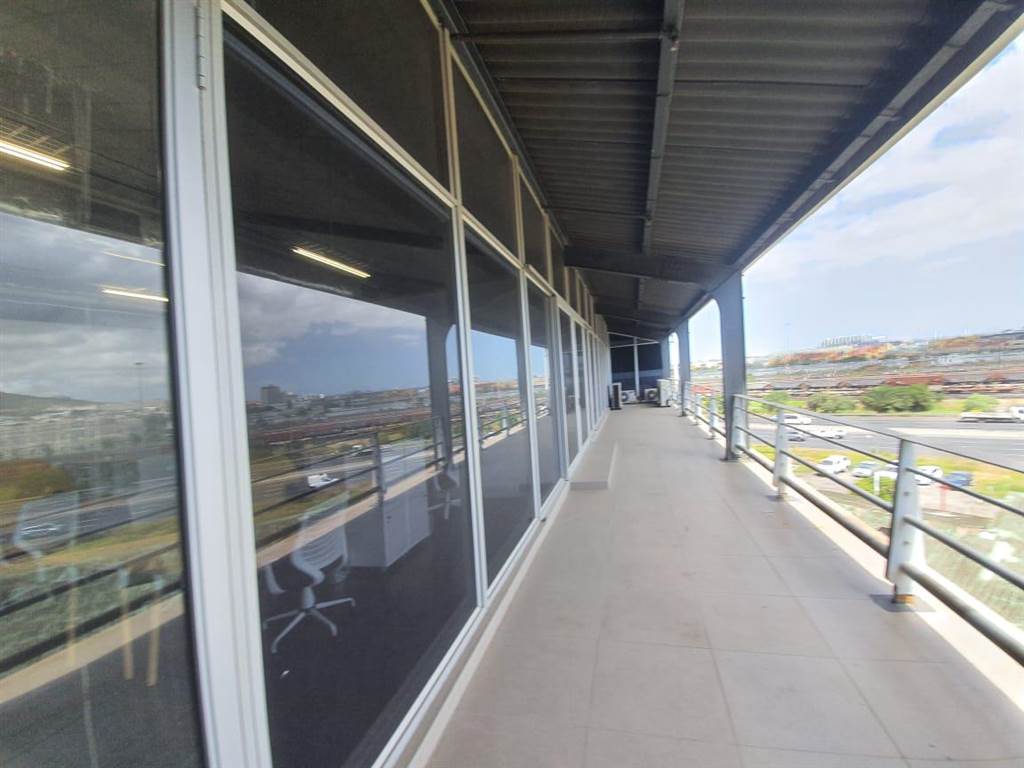 930  m² Commercial space in Paarden Eiland photo number 25