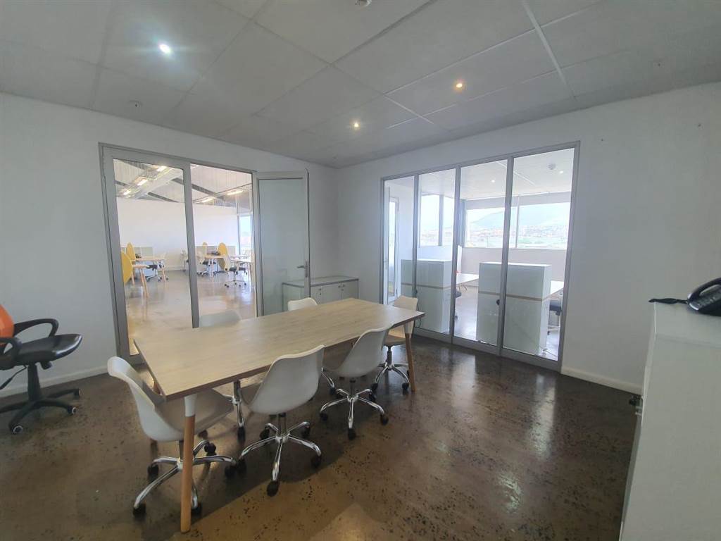 930  m² Commercial space in Paarden Eiland photo number 19