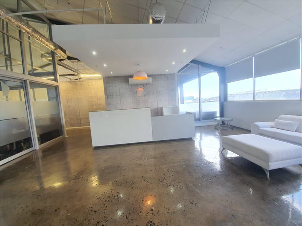 930  m² Commercial space in Paarden Eiland