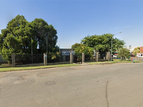 2 800  m² Commercial space