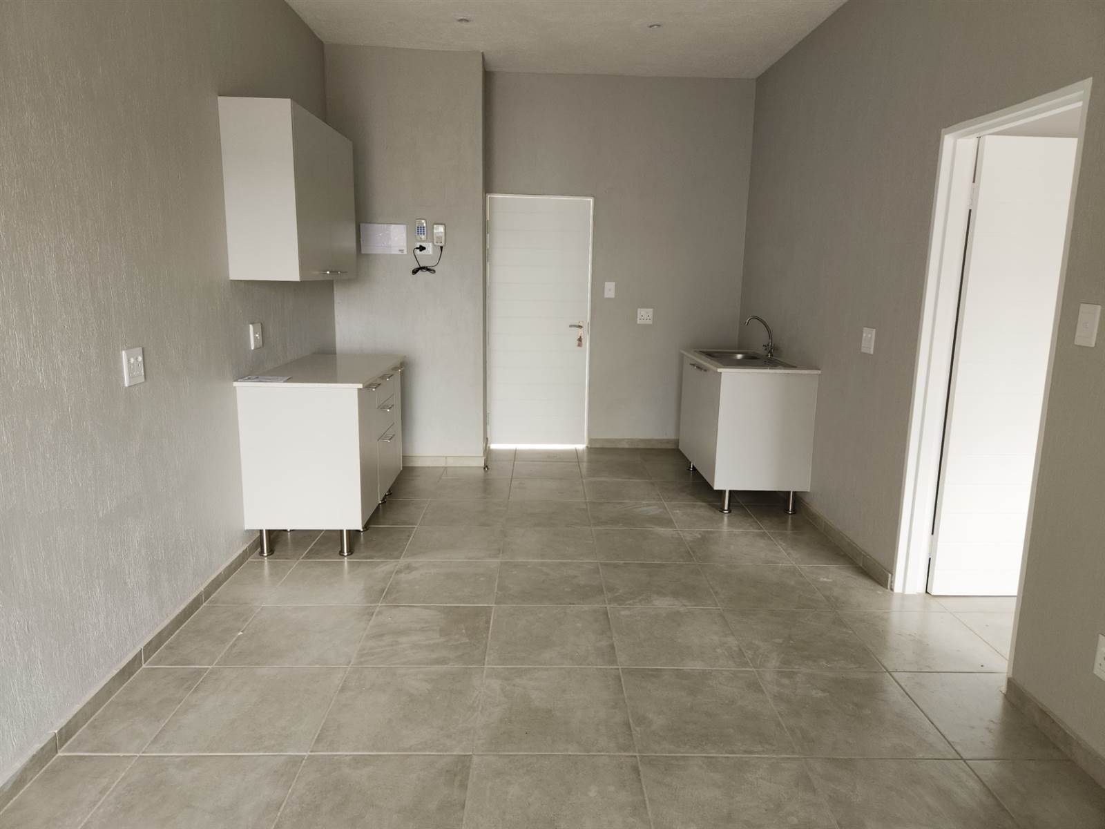 1 Bed Apartment in Nelspruit photo number 3